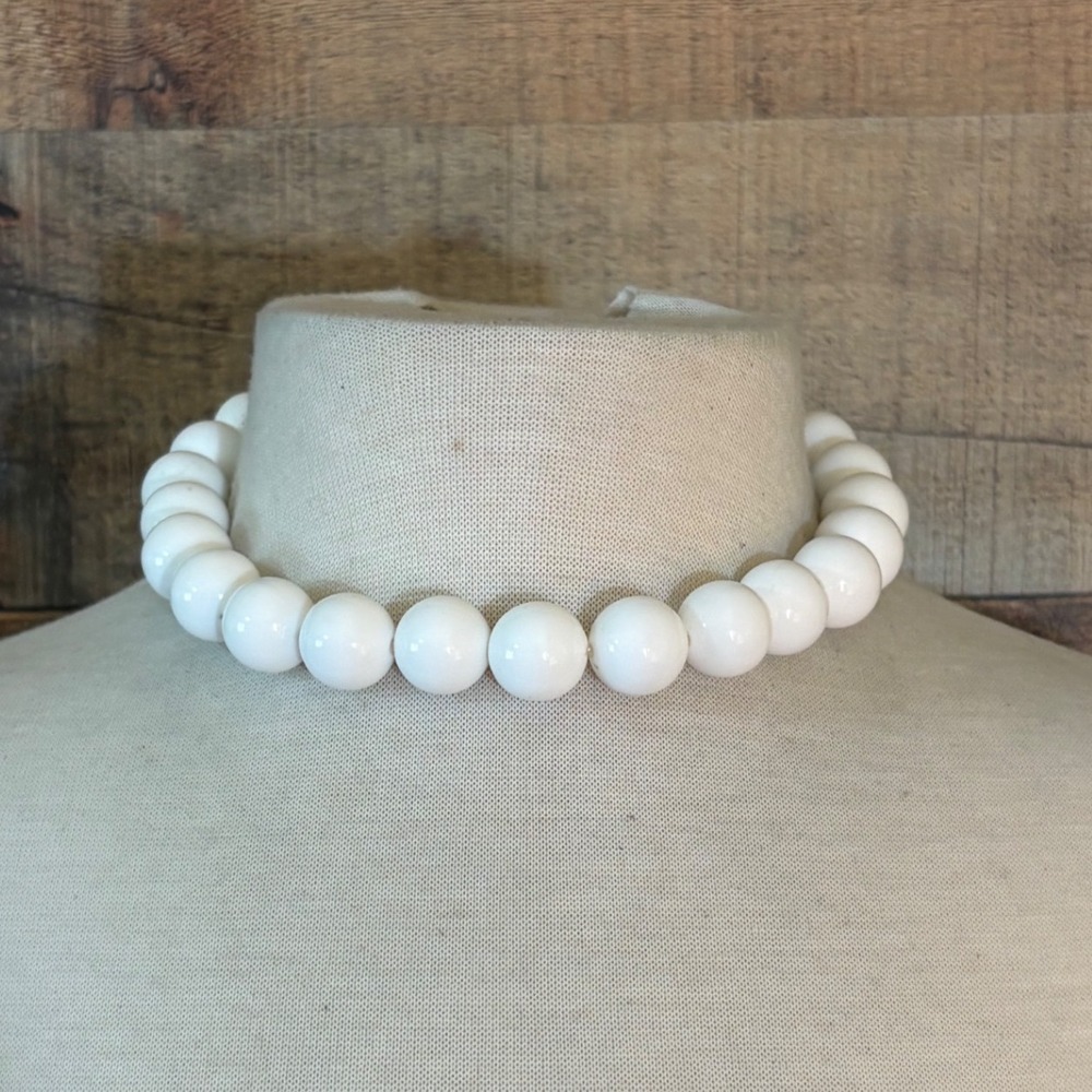Vintage Style White Acrylic Round Bead Choker Necklace Gold Tone Clasp 14.5in
